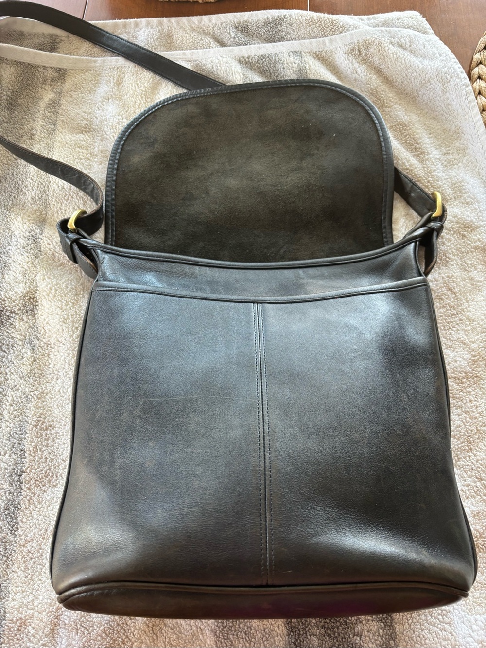 Authentic Vintage 1995 Coach Whitney Navy Blue Leather Shoulder Bag USA w Brass - Picture 3 of 16